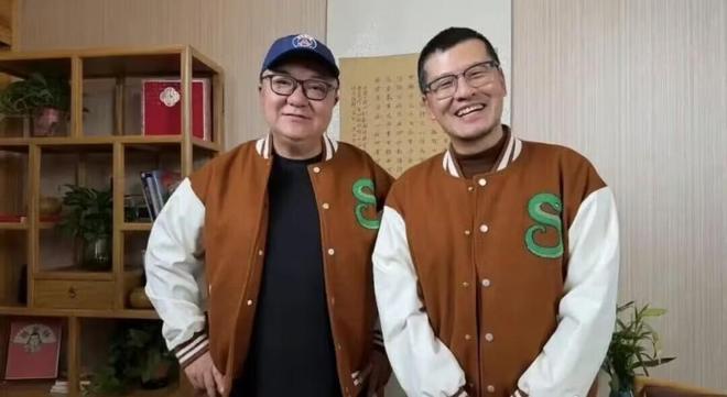 气冒烟了！不男不女仅皮毛，人民日报下场，一针见血点名"假三项"