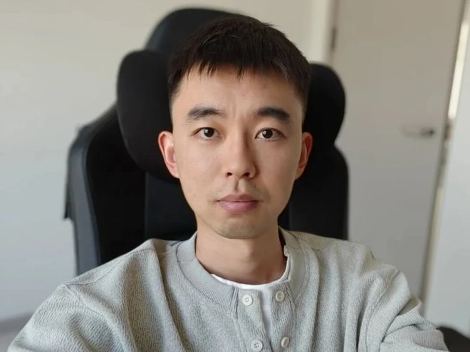 有退休金的人发现一个奇怪的现象：手里有20、30万存款的老人，最后过得好的，几乎都做了同两个让子女意外的决定
