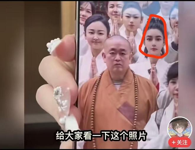 太萌了吧！王虹一张早年巴黎综合理工学院晚宴旧照被扒，身着法式军校礼服，与男同学合影留念