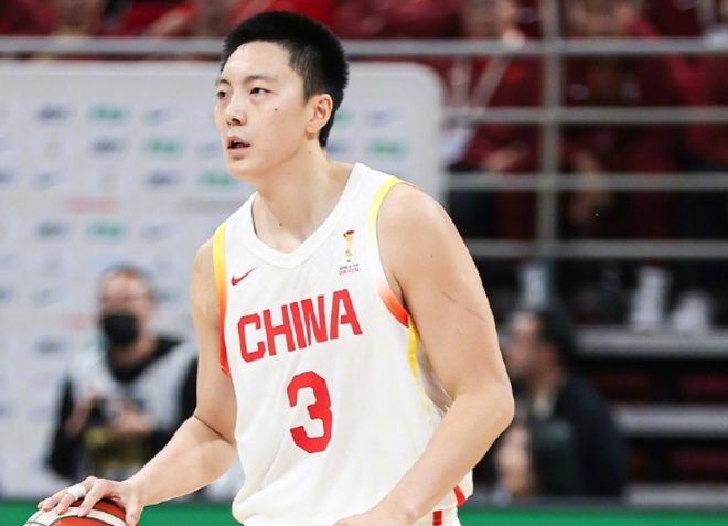 NBA夏联：马刺狂输7人上双老鹰27分 韩国李贤重4中0吞蛋
