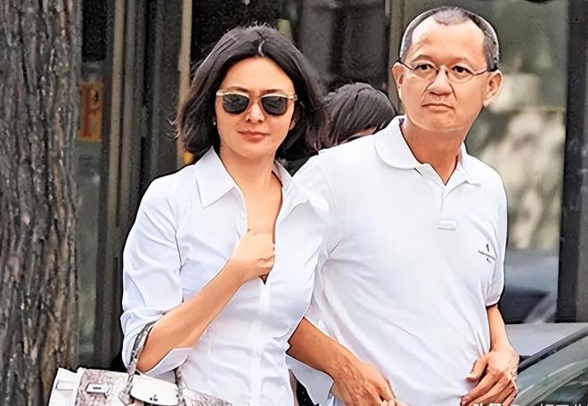 嫁78岁法国老头水落石出后，李宇春私生活曝光，丝毫不感到意外