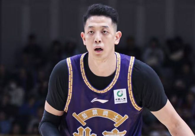 年薪1000万!林庭谦离开CBA原因曝光,钱多事少离家近,CBA人才被挖空!