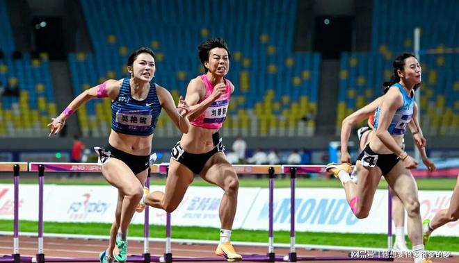TA:追求詹姆斯无果后,勇士预计以接近2800万续约追梦格林