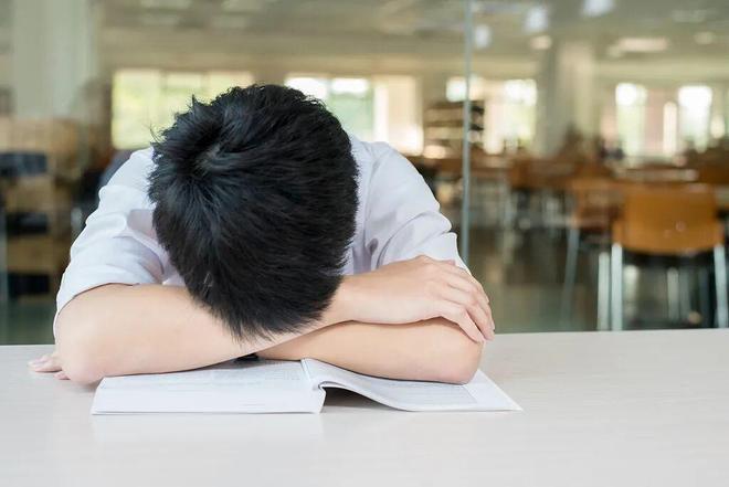 伊布开喷阿尔瓦雷斯:7500万买你当核心,巴萨一招手你就想走?