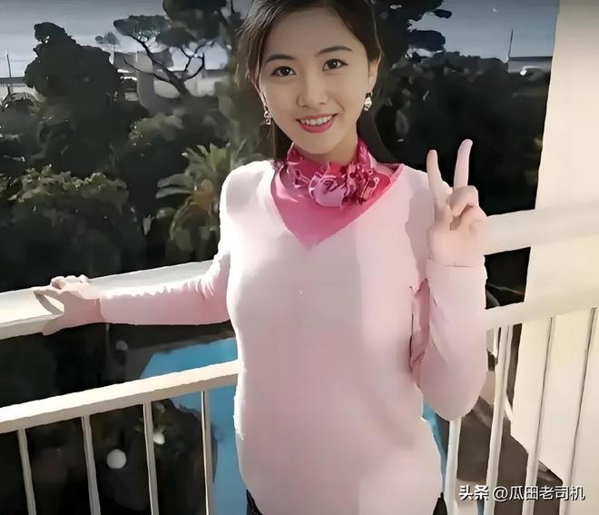 郑爽美国近况被曝!扒完她的财务和官司才发现,不是不想国,而是回不来了