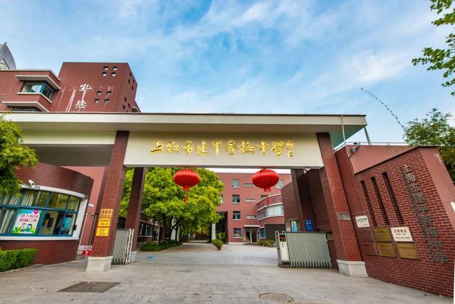 场均29+11问鼎得分王，季后赛淘汰乔丹，三年级的他比文班更出色