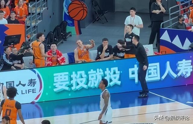 单价4位数的“小蓝泵”成中国男人心头好!一夜成交破千万,是谁在背后做推手?