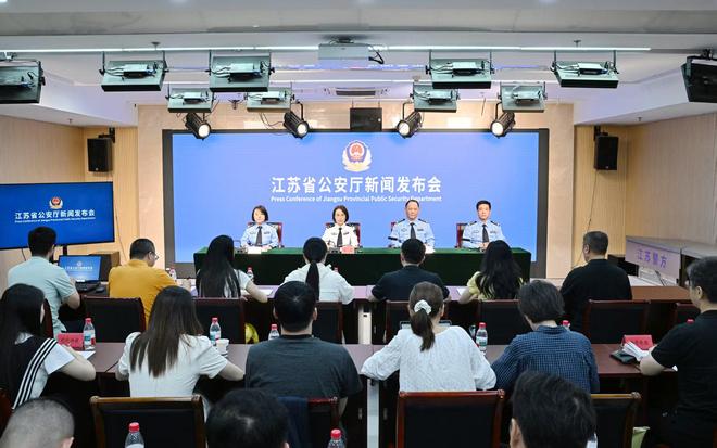 时速101公里!1.4亿欧熊皇拯救巴西队:底线过人+暴力抽射 安帅欢呼